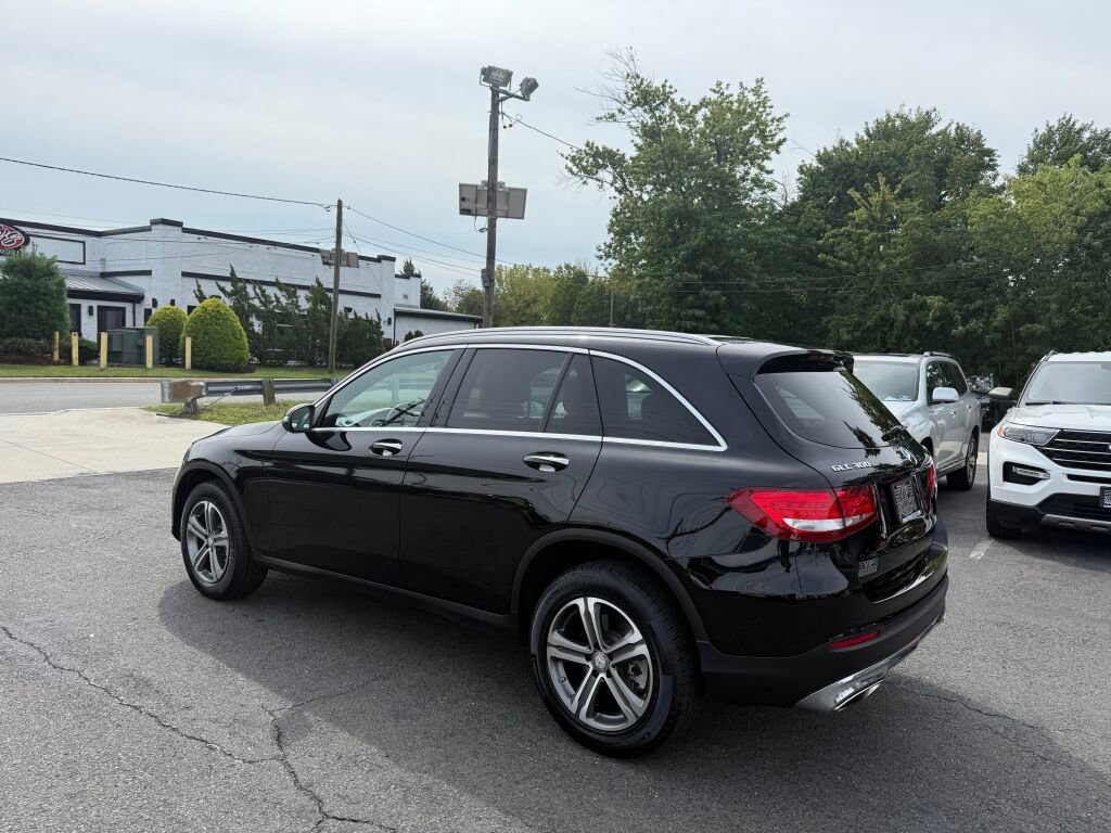 Used 2017 Mercedes-Benz GLC 300 4MATIC image 4