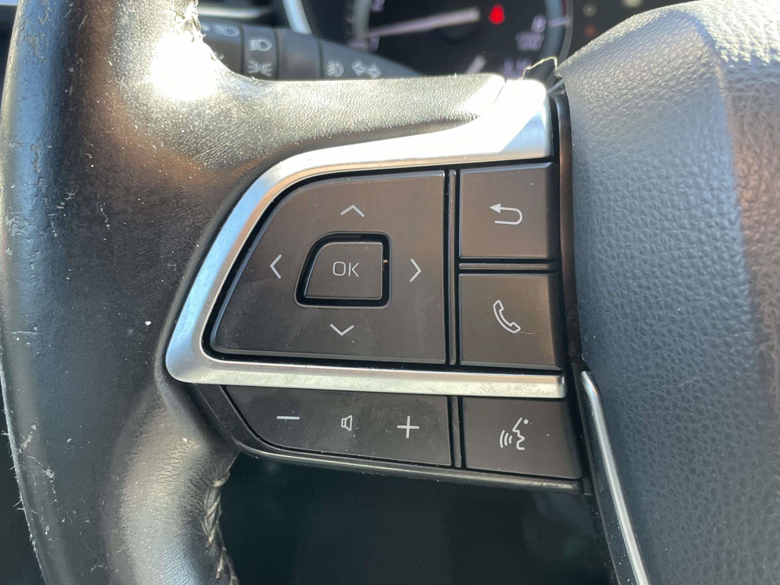 Used 2020 Toyota Highlander XLE FWD image 10