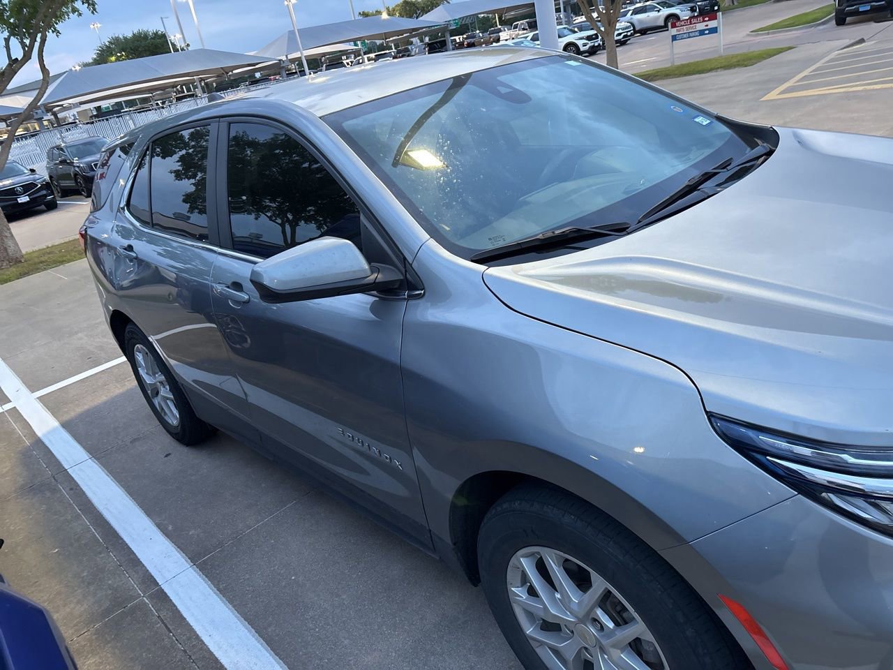 Used 2023 Chevrolet Equinox LT image 2