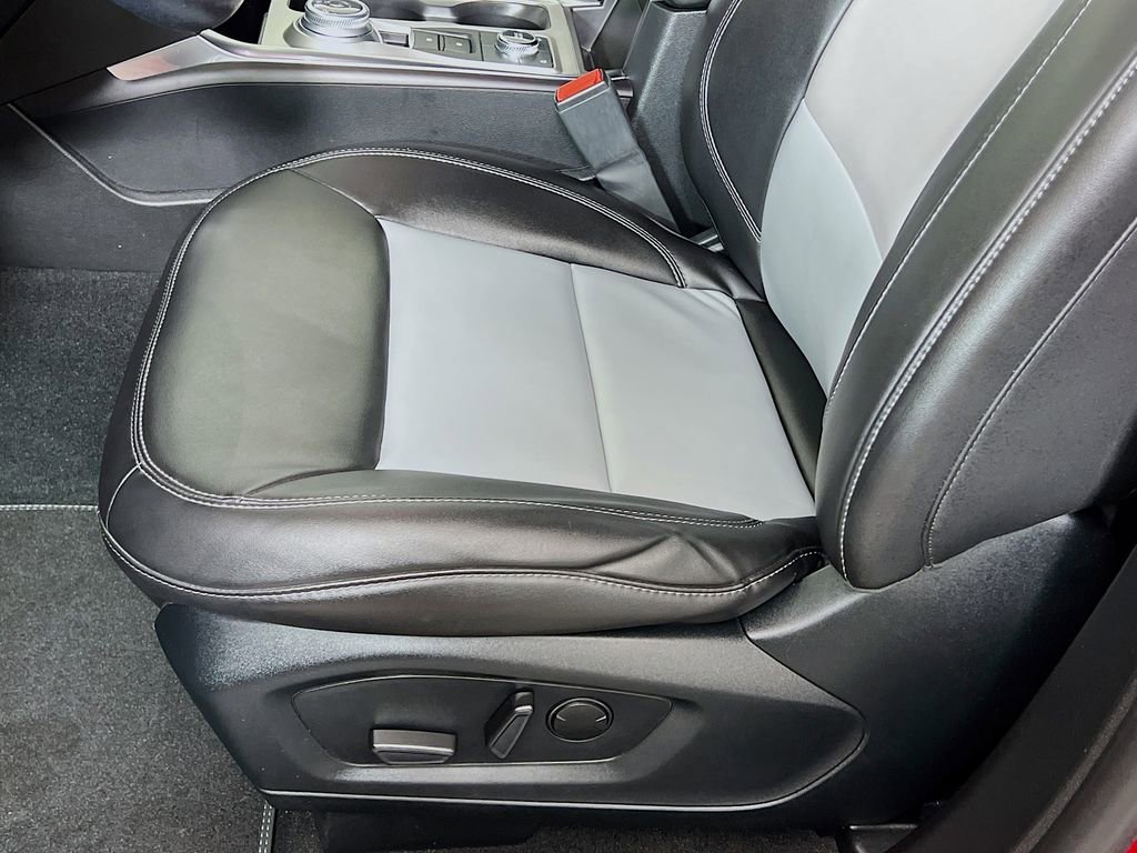 Used 2023 Ford Explorer XLT w/ Equipment Group 202A image 24