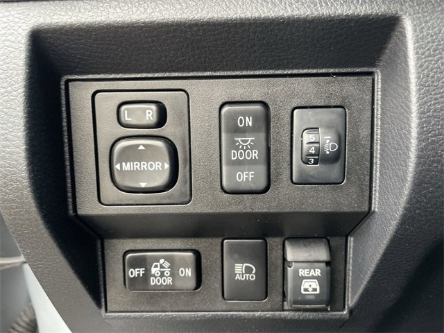 Used 2019 Toyota Tundra SR5 w/ SR5 Convenience Package image 16