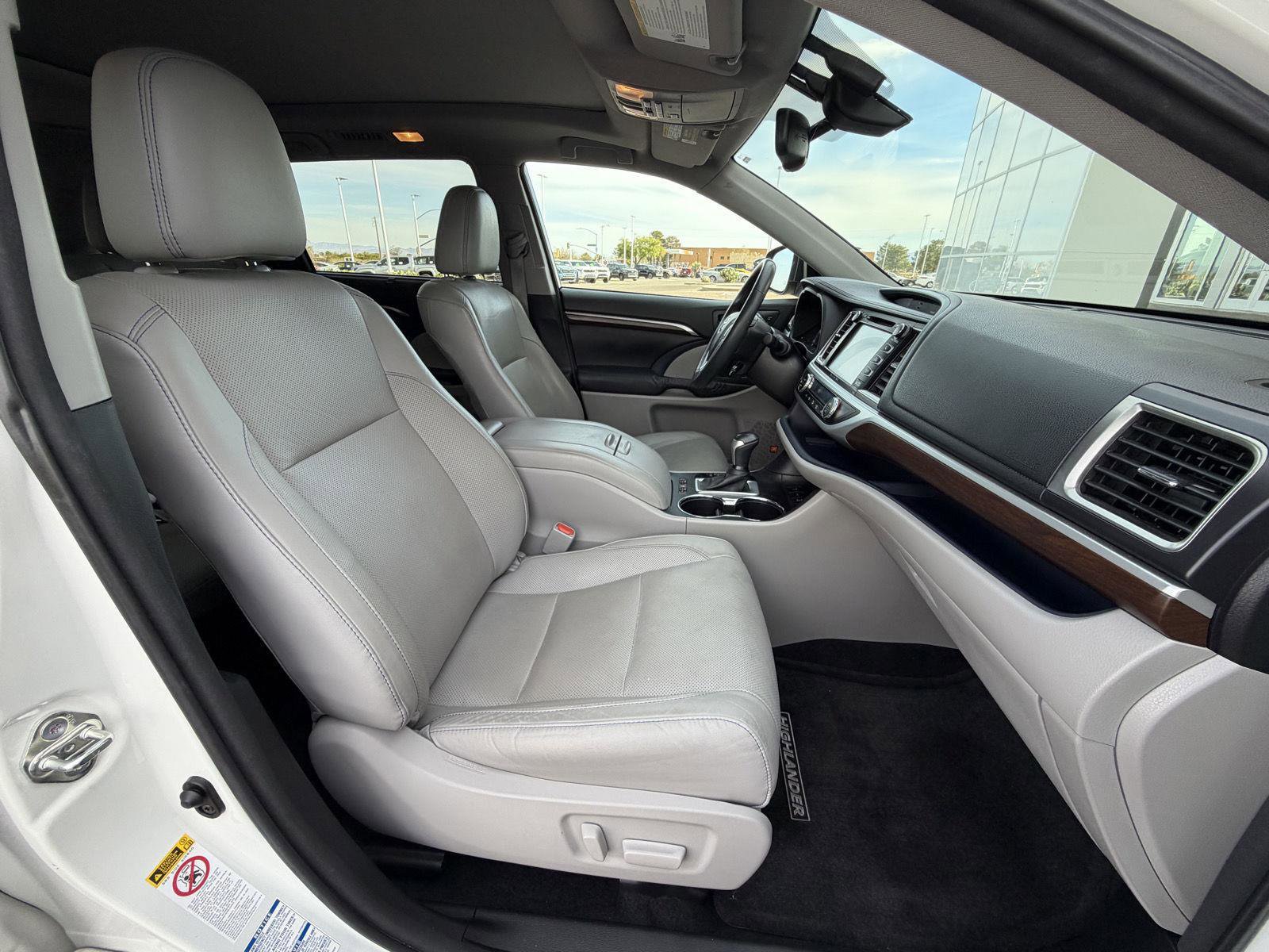 Used 2016 Toyota Highlander Limited Platinum image 25