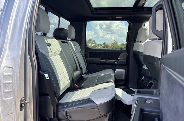 Used 2022 Ford F150 Lightning Platinum image 5