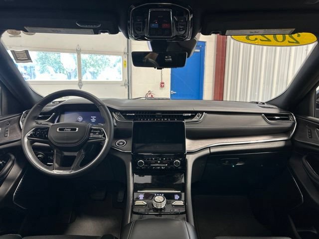 Used 2023 Jeep Grand Cherokee Overland w/ Luxury Tech Group IV AWD/4WD image 16