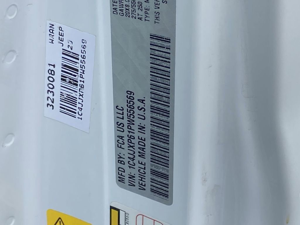 Used 2023 Jeep Wrangler Unlimited Sahara w/ Cold Weather Group AWD/4WD image 30