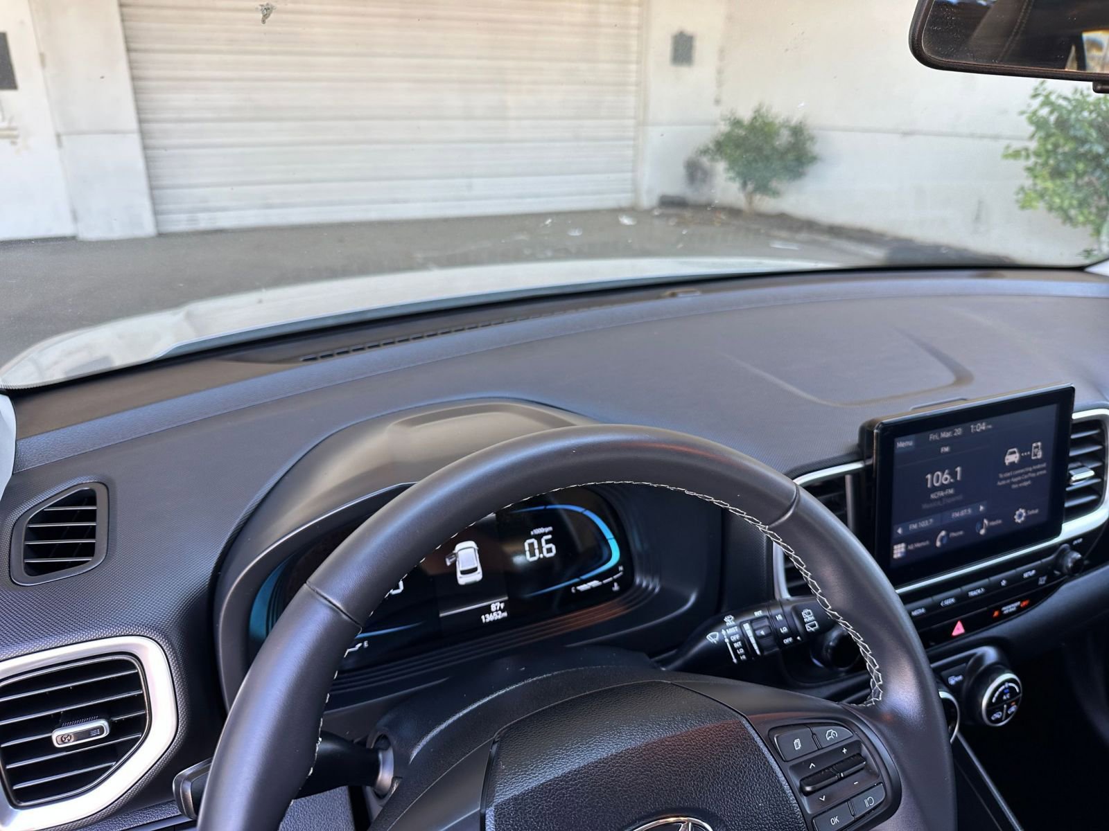 Used 2025 Hyundai Venue SEL image 35