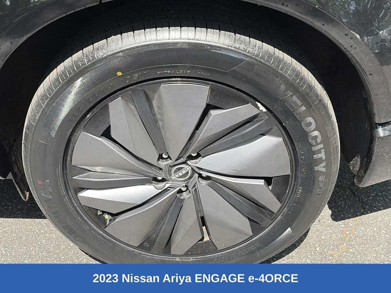 Used 2023 Nissan Ariya AWD image 9