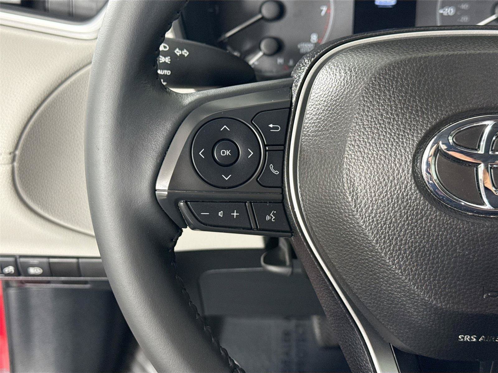 Used 2024 Toyota Corolla Cross LE w/ Moonroof Package FWD image 17