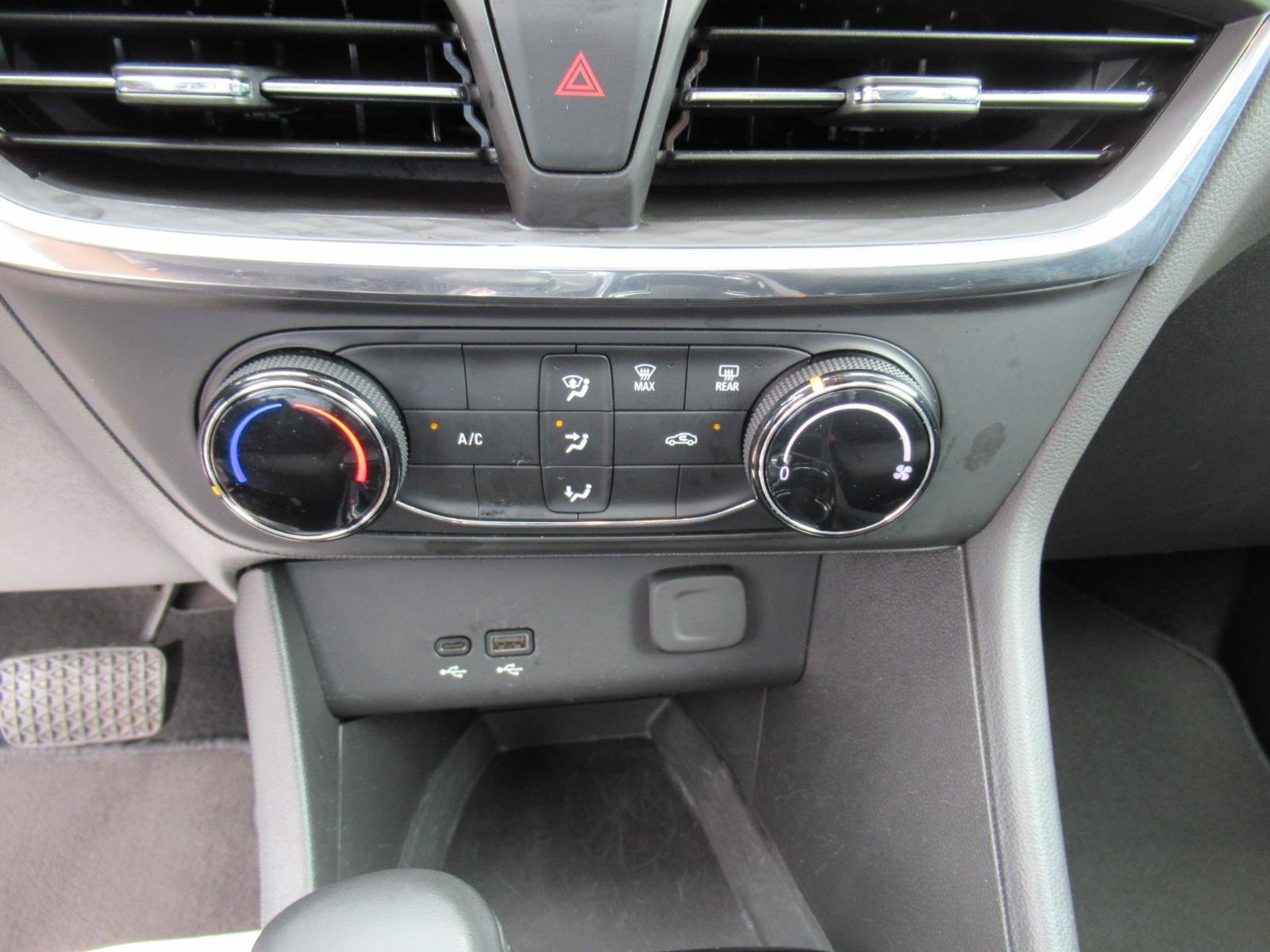 Used 2025 Buick Encore GX Preferred FWD image 25