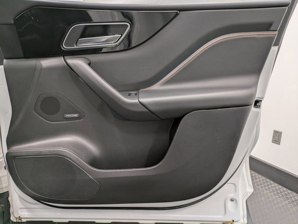 Used 2020 Jaguar F-PACE Prestige image 27