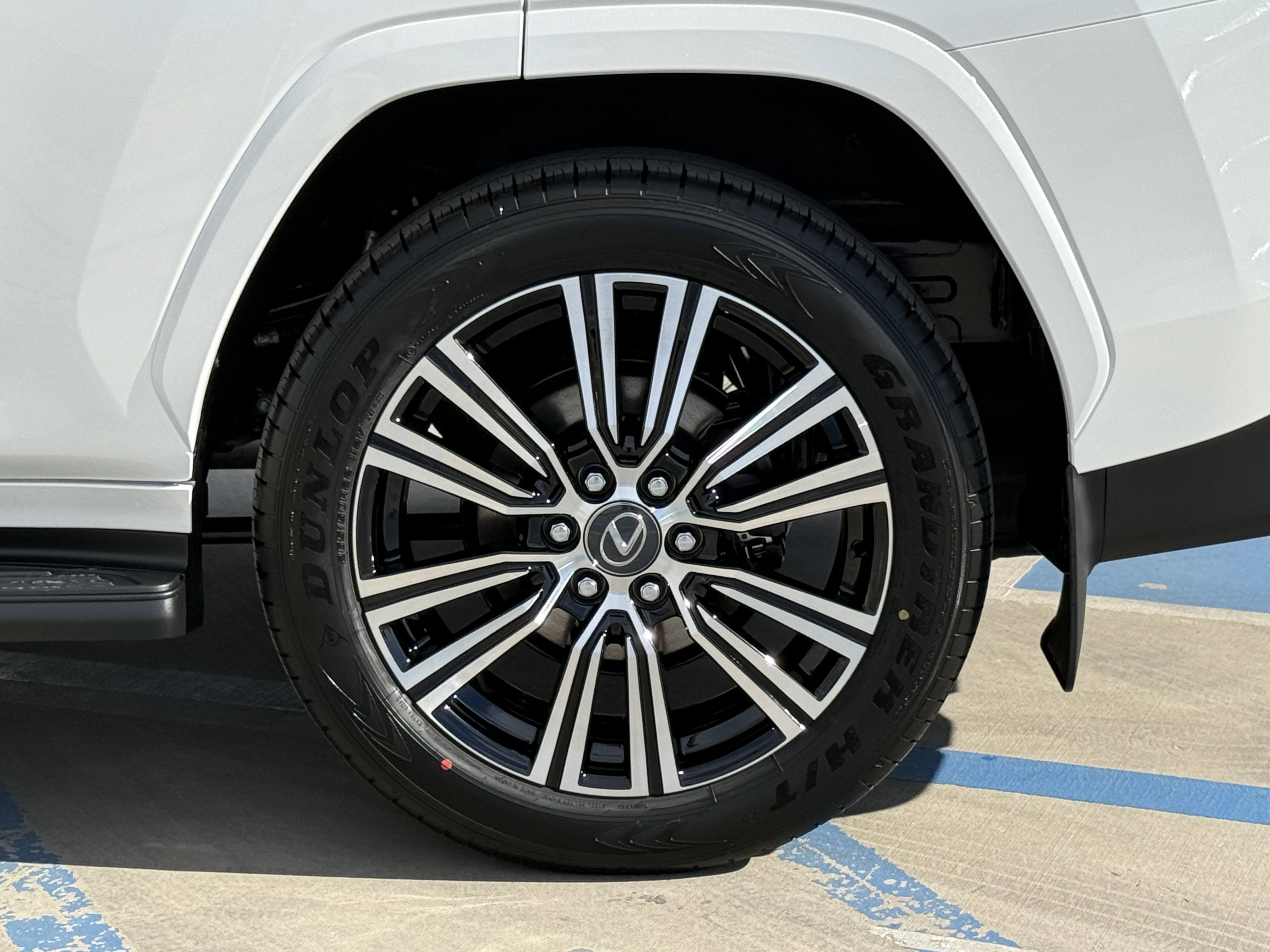 New 2026 Lexus LX 600 4WD w/ Luxury Package image 15