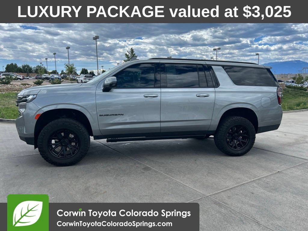 Used 2024 Chevrolet Suburban RST w/ Luxury Package AWD/4WD image 5