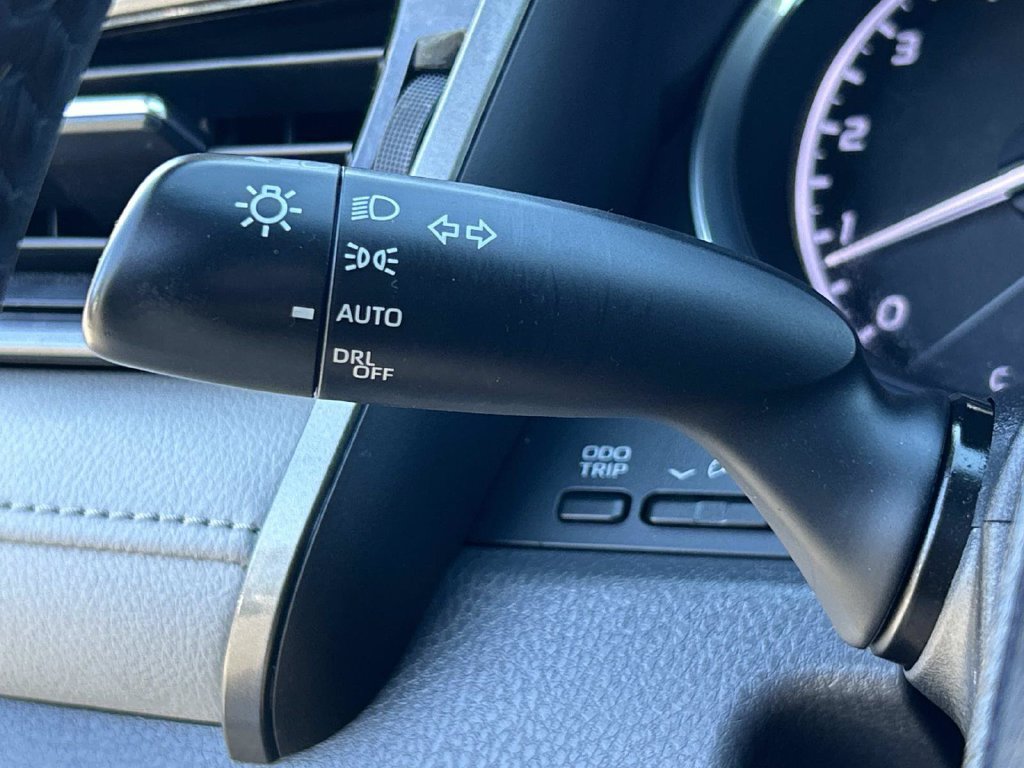 Used 2020 Toyota Camry SE FWD image 29