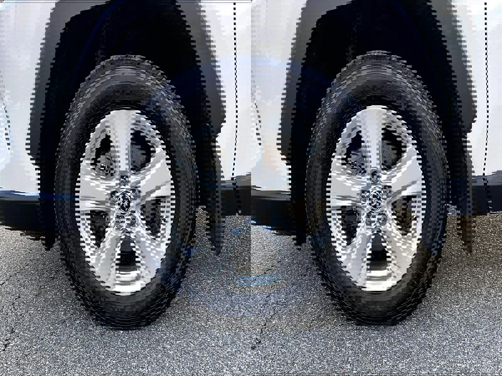 Used 2021 Toyota RAV4 XLE image 7