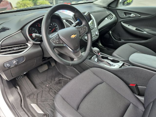 Used 2025 Chevrolet Malibu RS FWD image 12