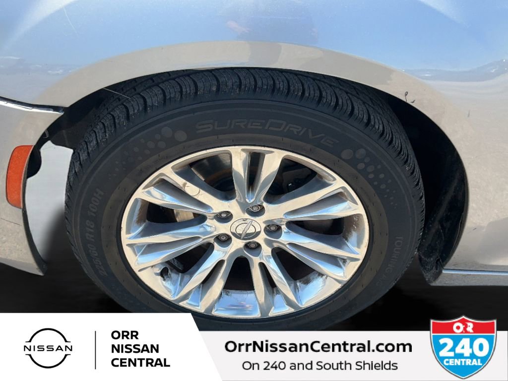 Used 2017 Chrysler 300 C RWD image 9