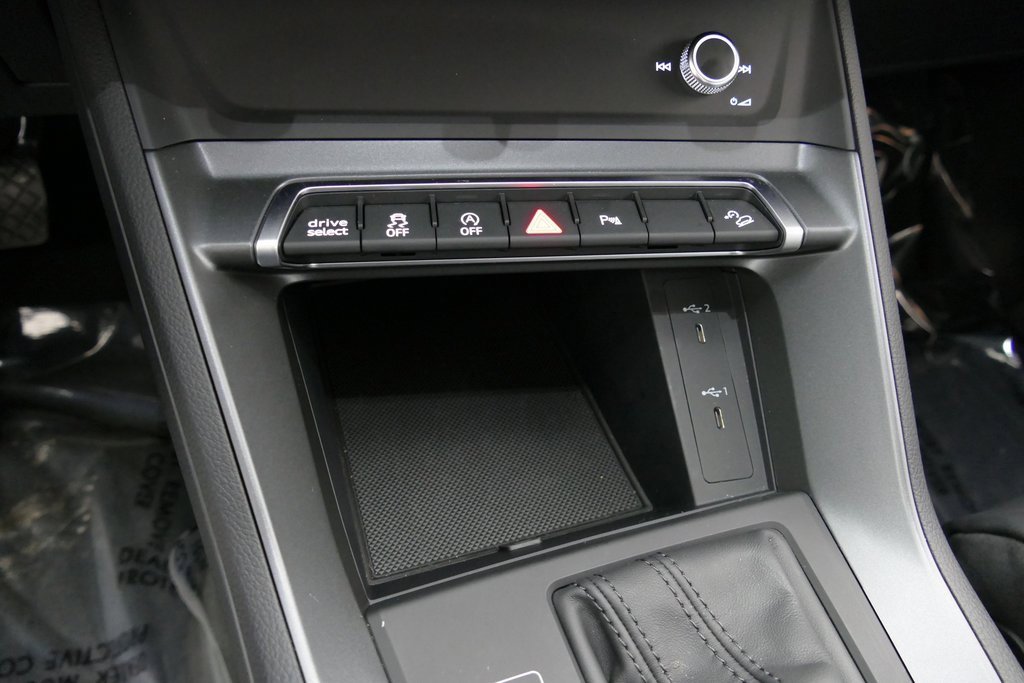 Certified 2025 Audi Q3 2.0T Premium w/ Black Optic Sport Package image 20