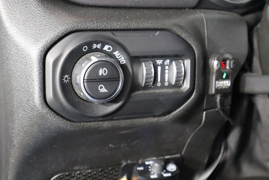 Used 2021 Jeep Gladiator Mojave w/ Cold Weather Group AWD/4WD image 16