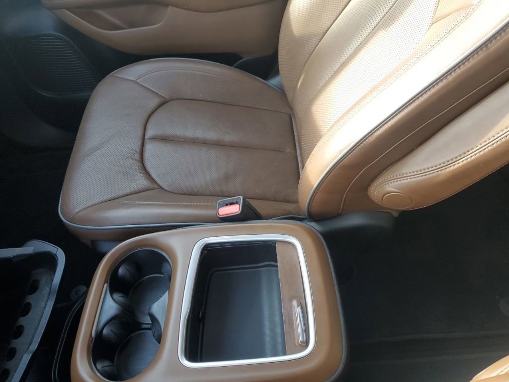 Used 2017 Chrysler Pacifica Limited image 25