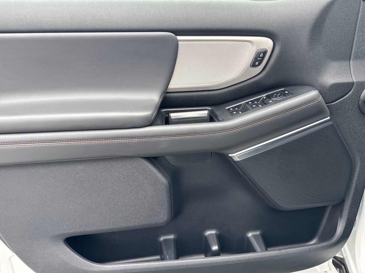 Used 2025 Ford Expedition Active image 16