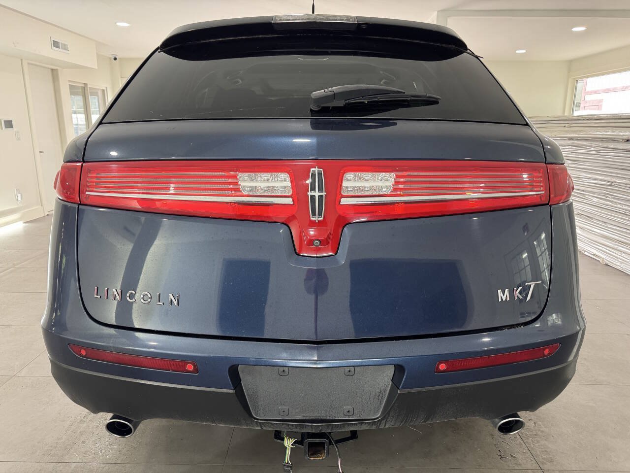 Used 2017 Lincoln MKT FWD image 5