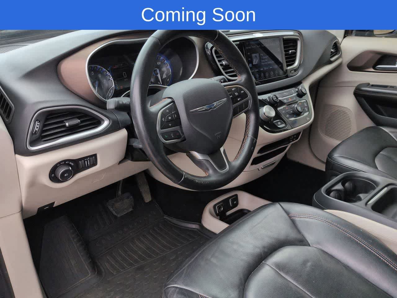 Used 2017 Chrysler Pacifica Touring-L FWD video 2