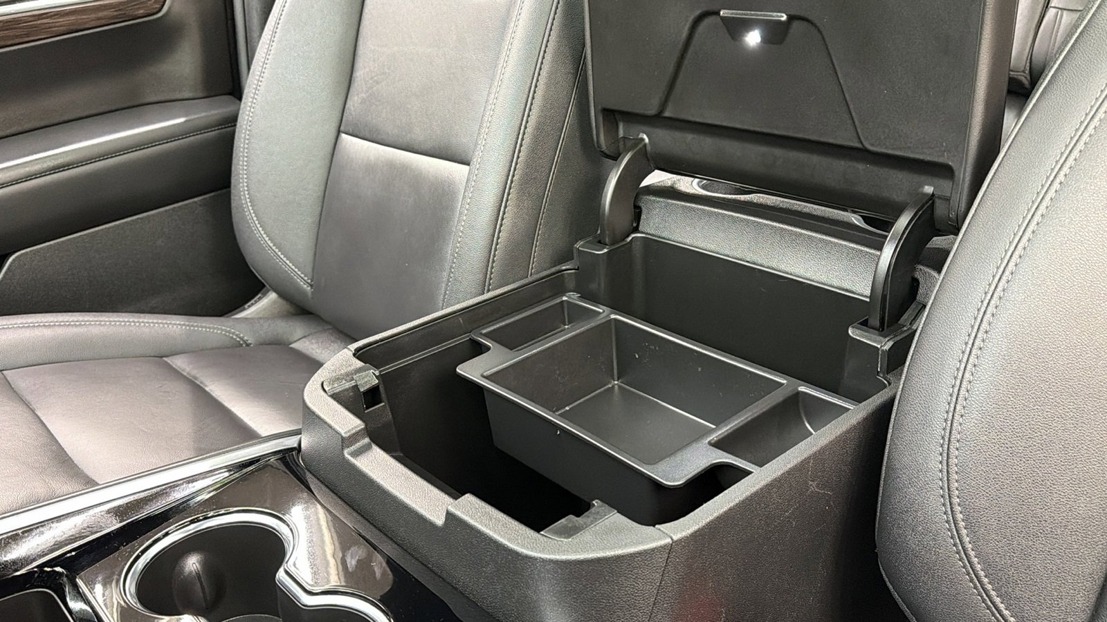 Used 2025 Chevrolet Tahoe Z71 w/ Comfort Package image 34