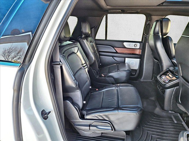 Used 2020 Lincoln Navigator L Reserve w/ Equipment Group 208A Reserve AWD/4WD image 23