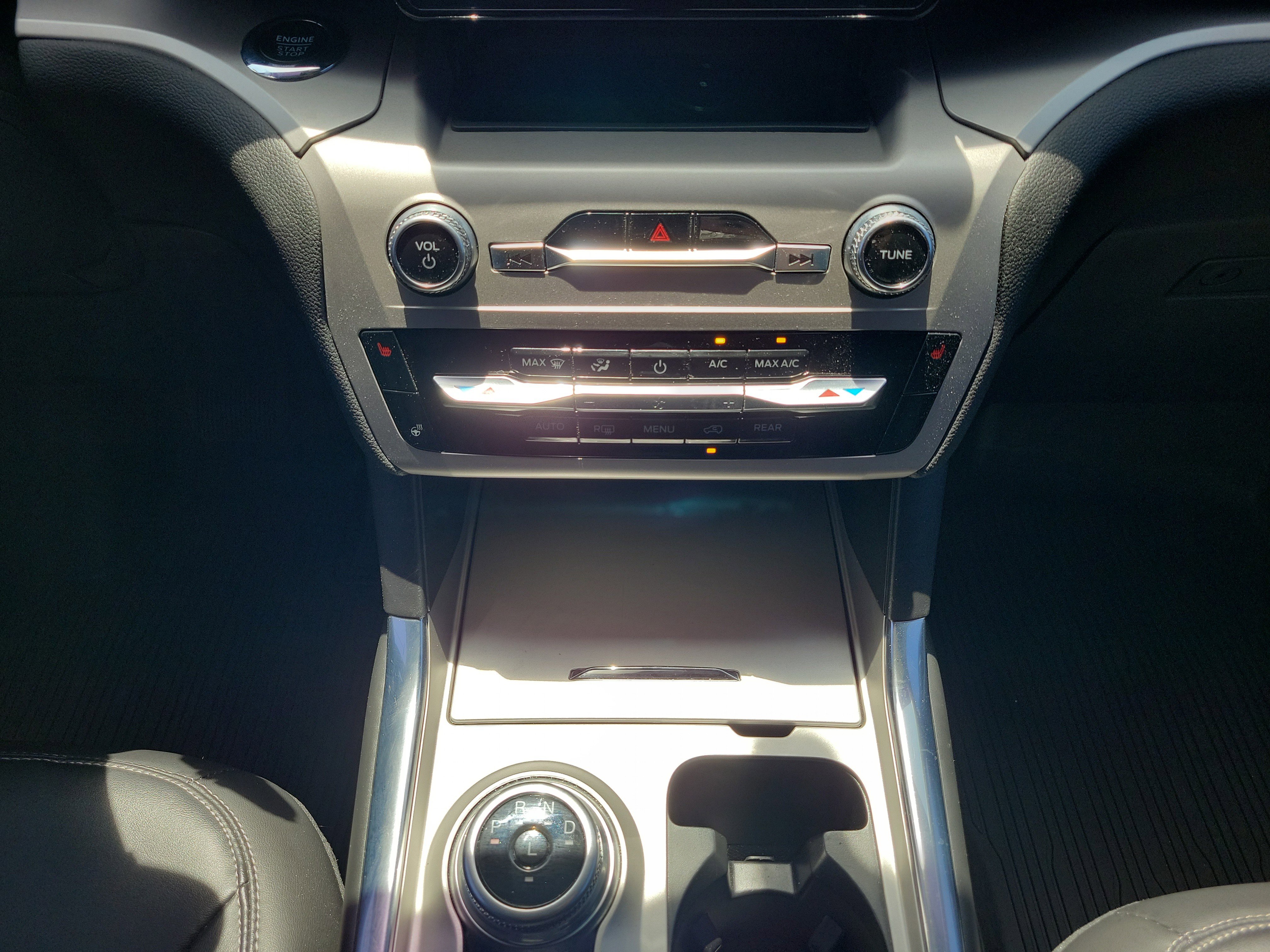 Used 2022 Ford Explorer XLT w/ Equipment Group 202A image 14