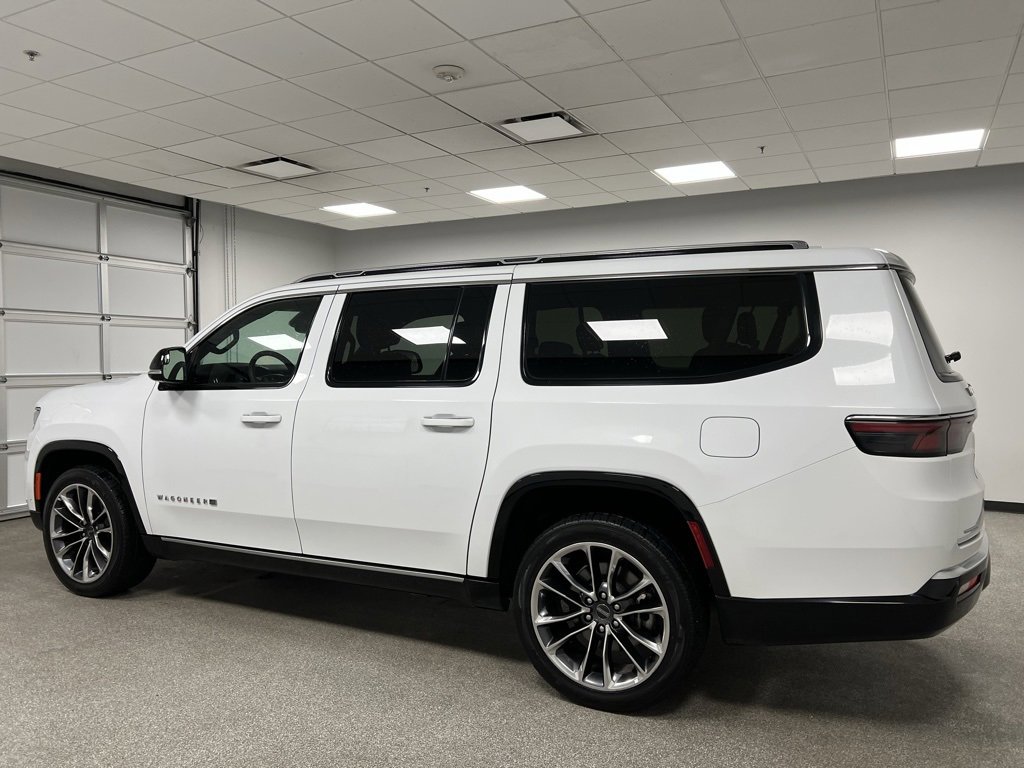 Used 2023 Jeep Wagoneer L Series III w/ Premium Group I image 8