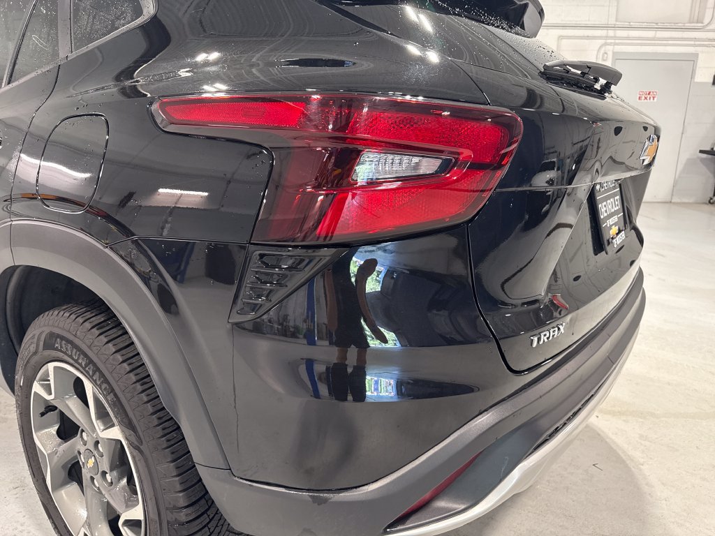 Used 2024 Chevrolet Trax LT FWD image 49