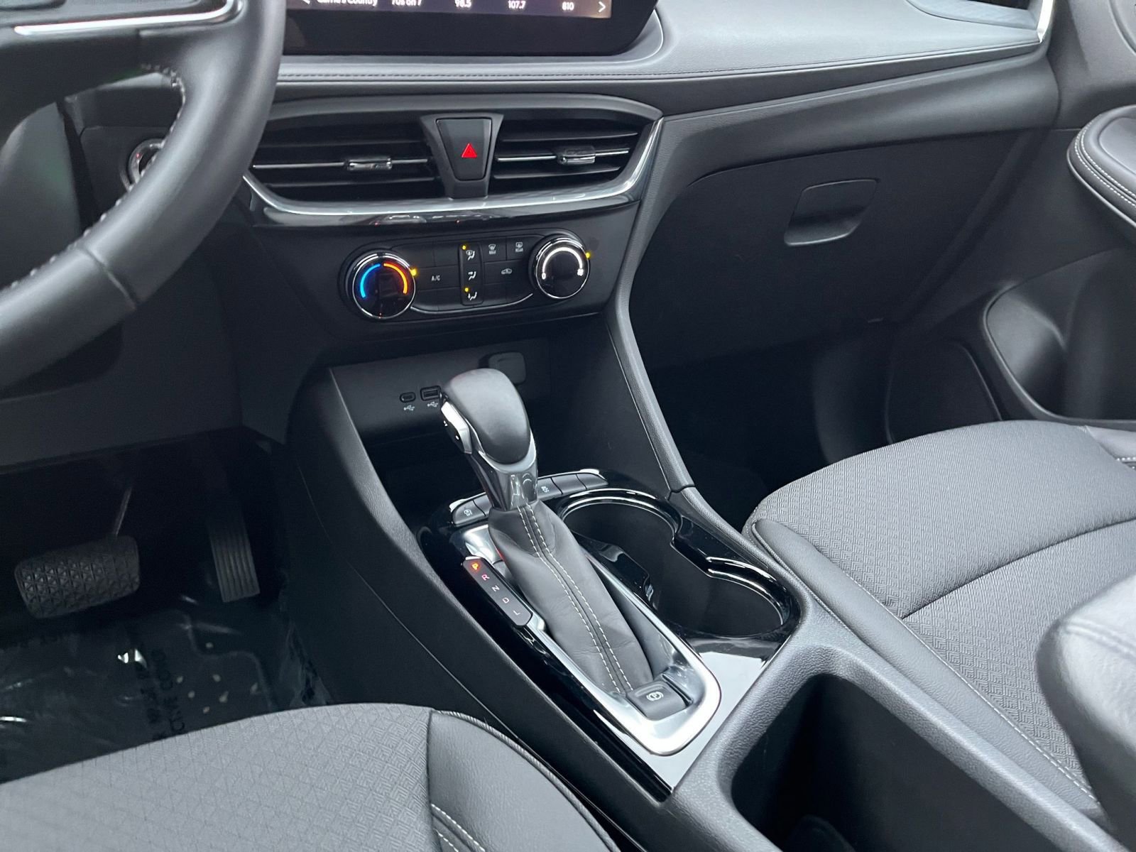 Used 2025 Buick Encore GX Preferred image 39