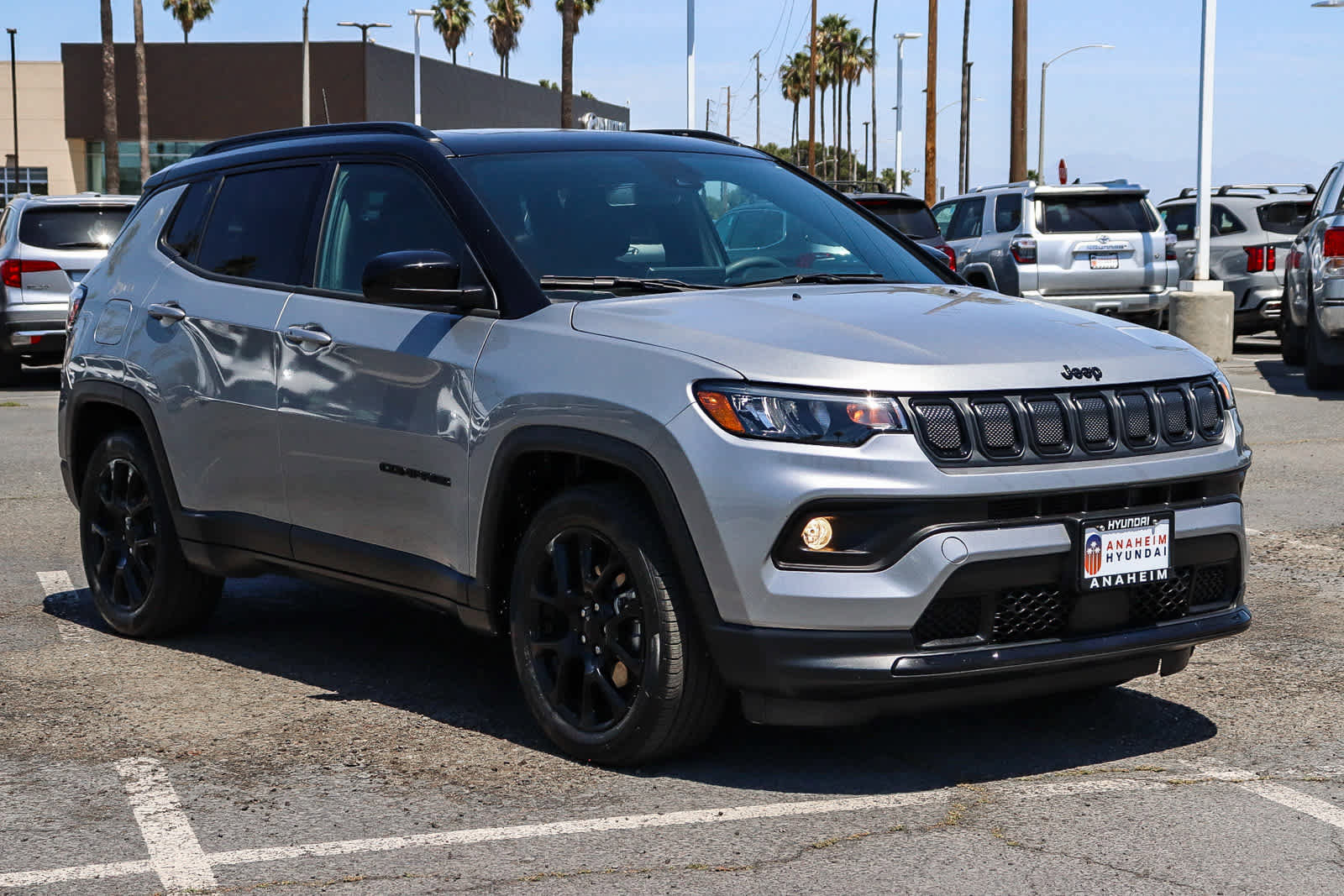 Used 2022 Jeep Compass Latitude w/ Sun and Sound Group FWD image 3