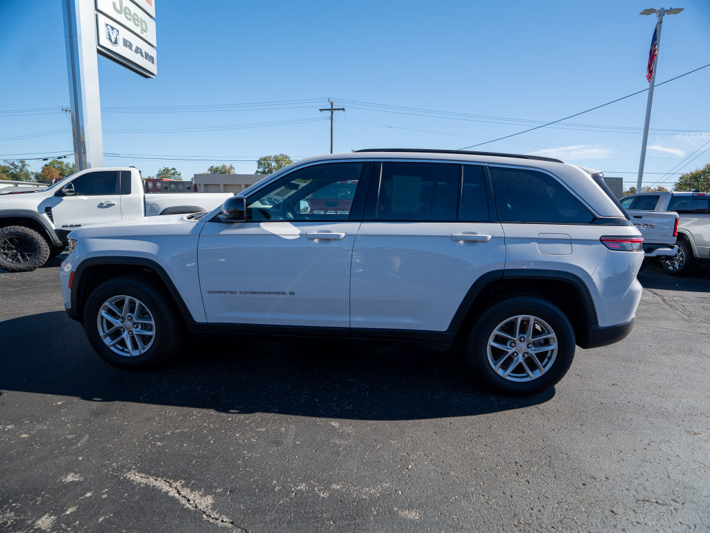 Used 2025 Jeep Grand Cherokee Laredo X AWD/4WD image 6