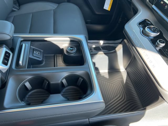 New 2026 Ford Expedition Active RWD image 14