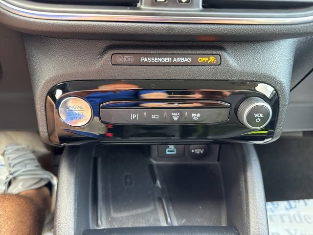 Certified 2023 Ford Escape Platinum w/ Class II Trailer Tow Package AWD/4WD image 26