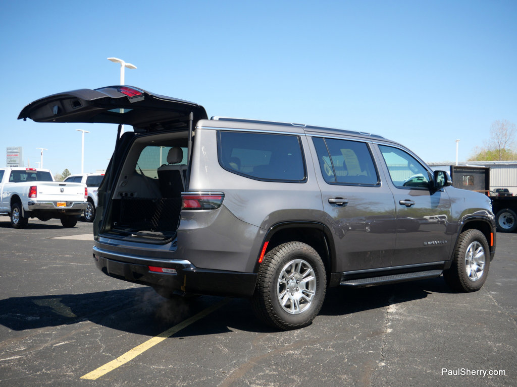 Used 2024 Jeep Wagoneer 4WD w/ HD Trailer Tow Package image 20