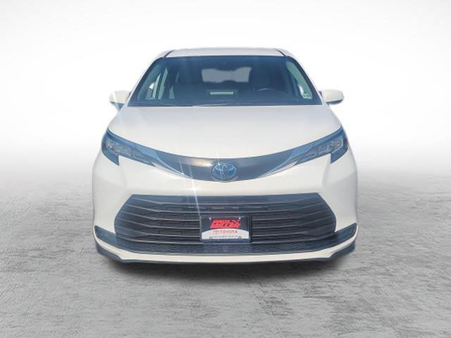 Certified 2023 Toyota Sienna LE AWD/4WD image 2