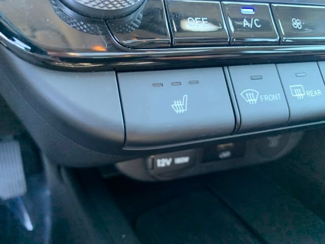 Certified 2025 Hyundai Elantra Limited FWD image 22