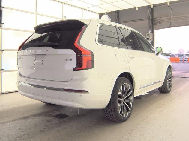 Used 2025 Volvo XC90 B6 Plus image 3