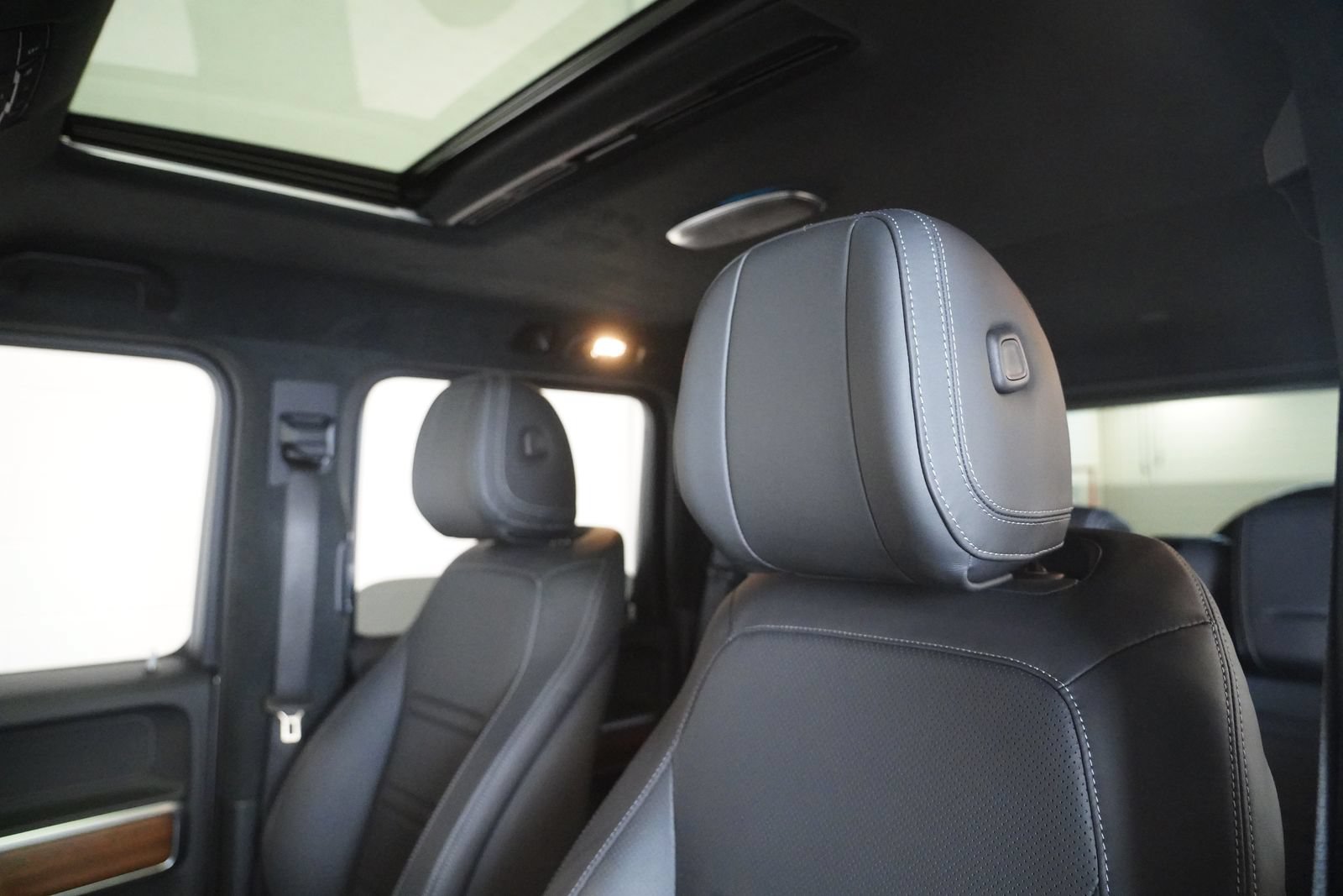 Certified 2025 Mercedes-Benz G 550 w/ Exclusive Interior Package image 12