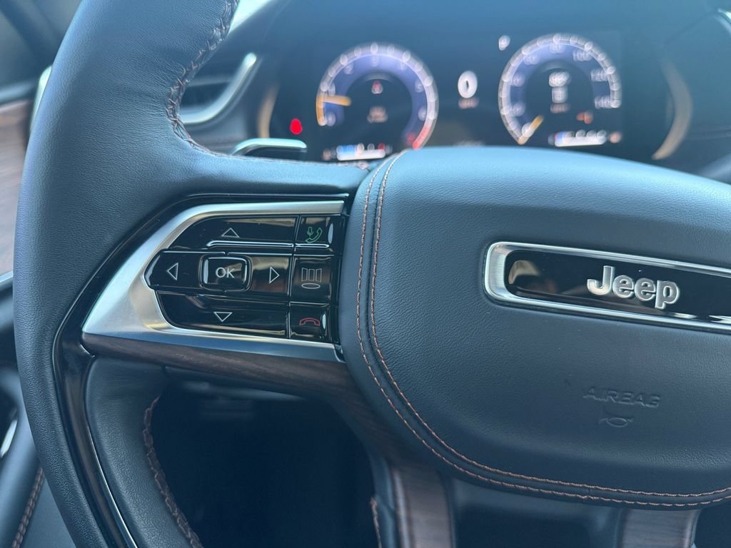 Used 2025 Jeep Grand Cherokee Summit w/ Obsidian Package AWD/4WD image 23