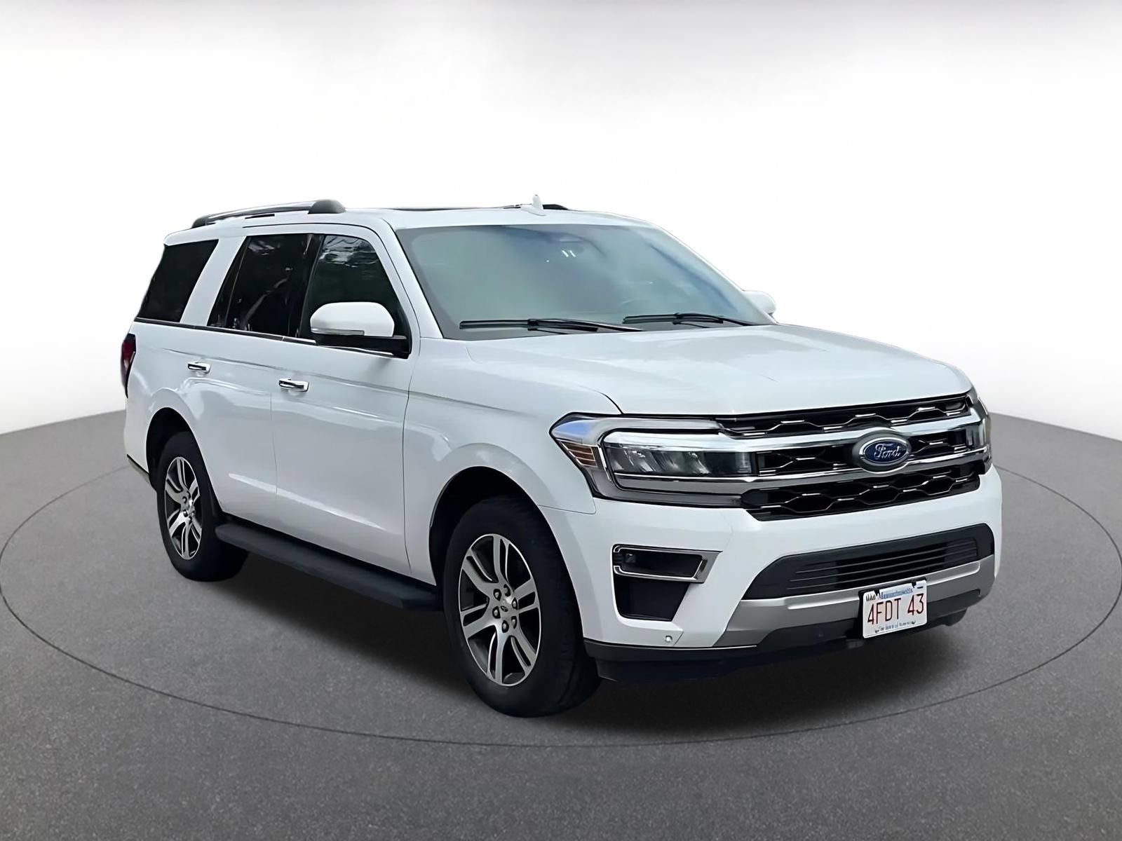 Used 2024 Ford Expedition Limited RWD image 3