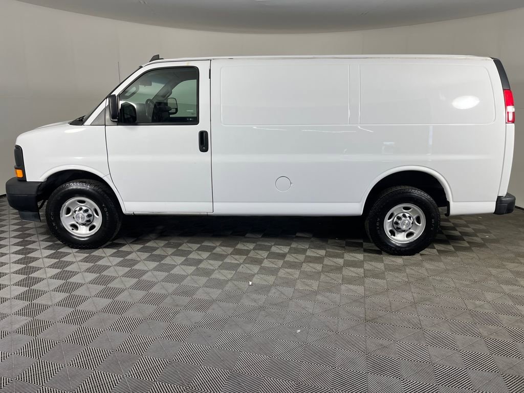 Used 2017 Chevrolet Express 3500 image 9