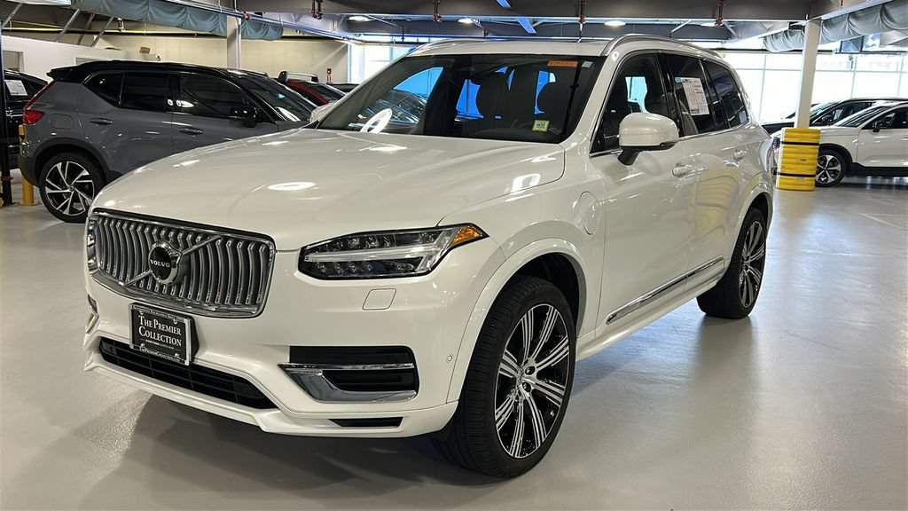 Certified 2024 Volvo XC90 T8 Plus w/ Protection Package AWD/4WD image 3