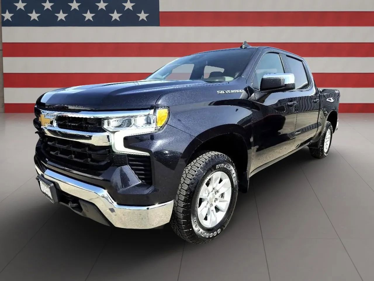 Used 2023 Chevrolet Silverado 1500 LT w/ Protection Package image 2