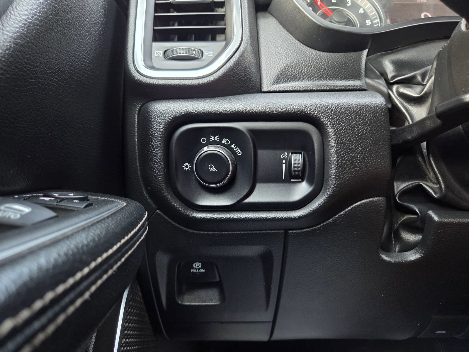 Used 2024 RAM 1500 Laramie AWD/4WD image 42