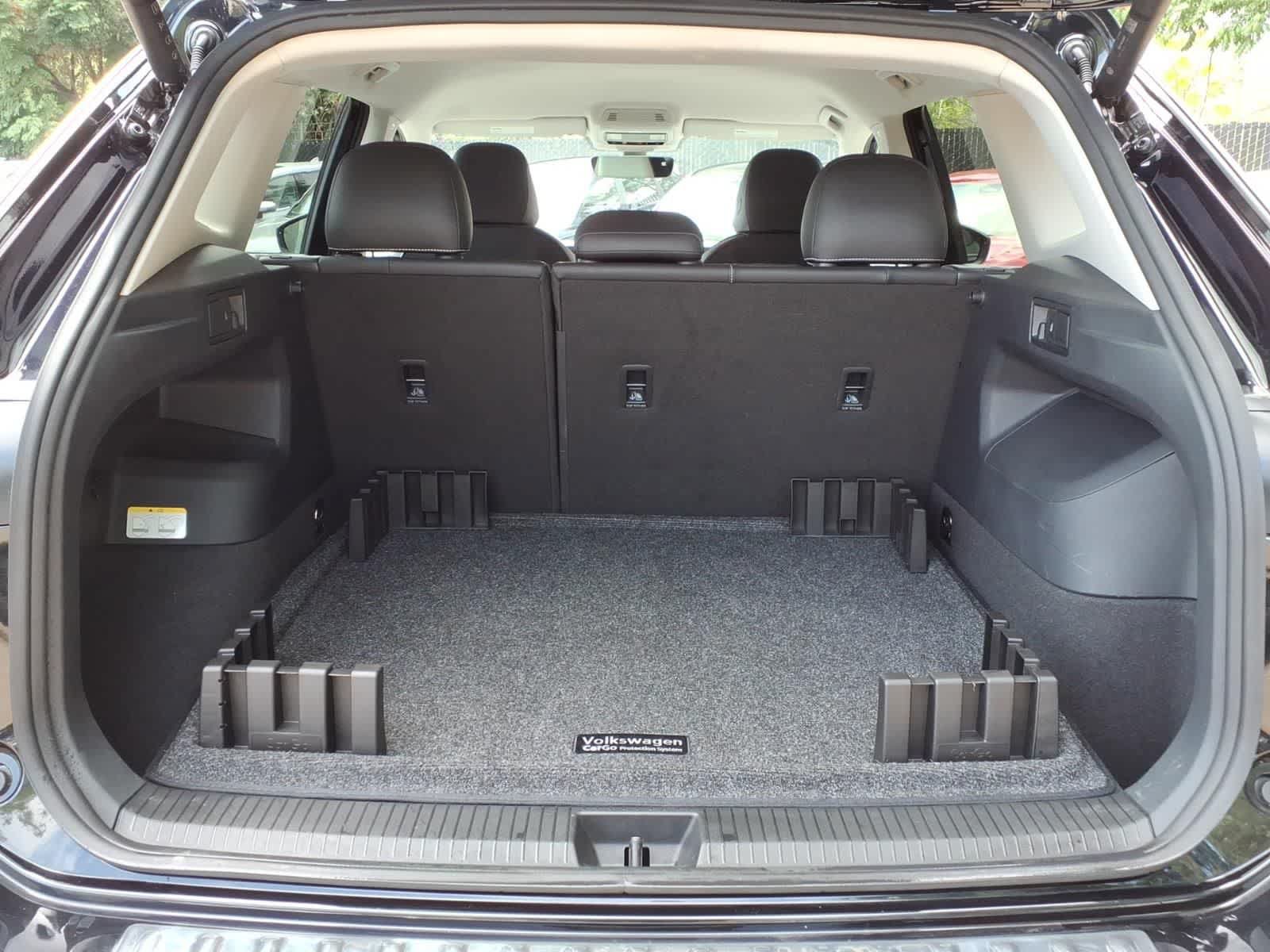 Used 2025 Volkswagen Tiguan SE AWD/4WD image 6