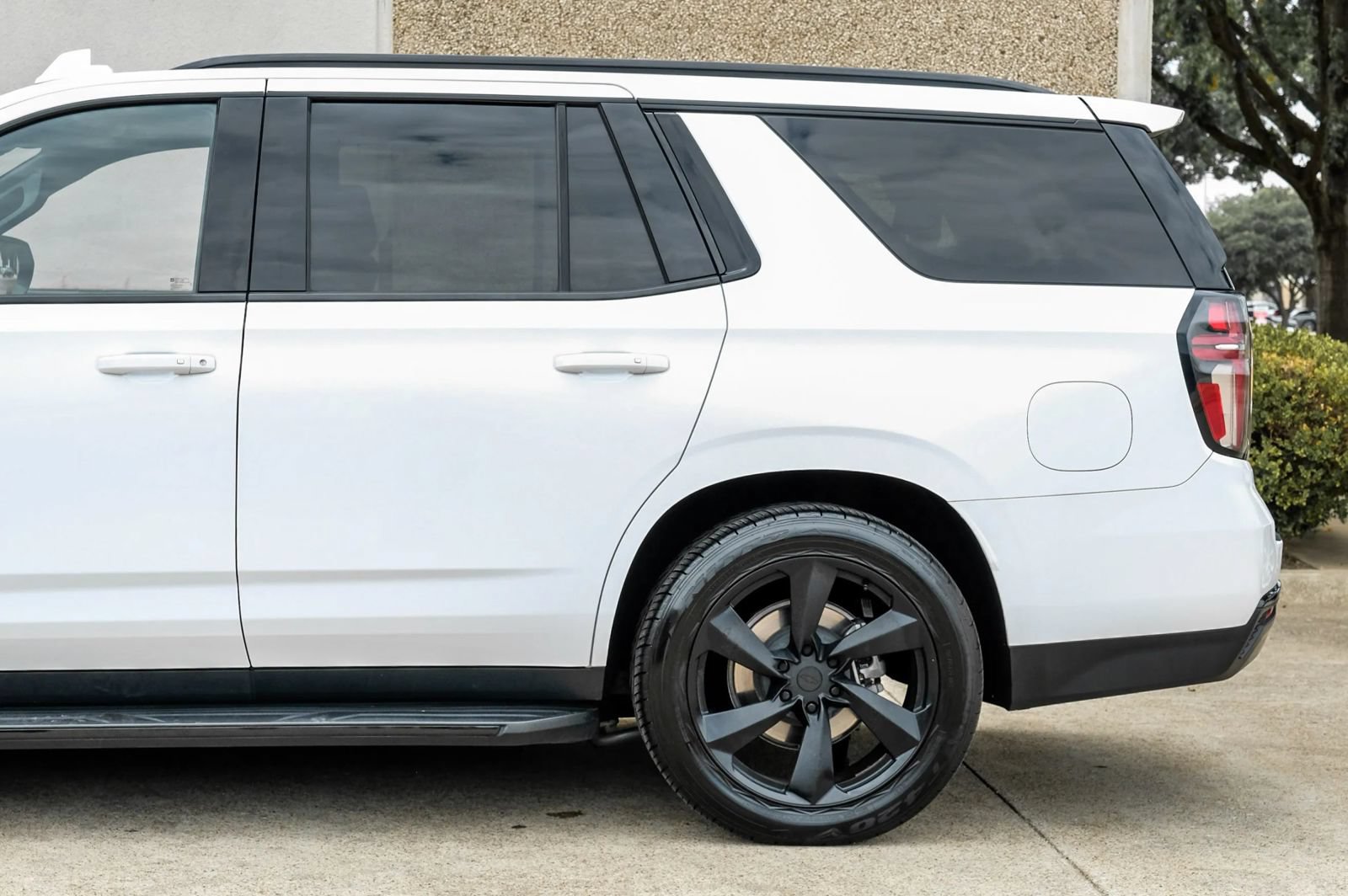Used 2023 Chevrolet Tahoe RST w/ Luxury Package AWD/4WD image 17