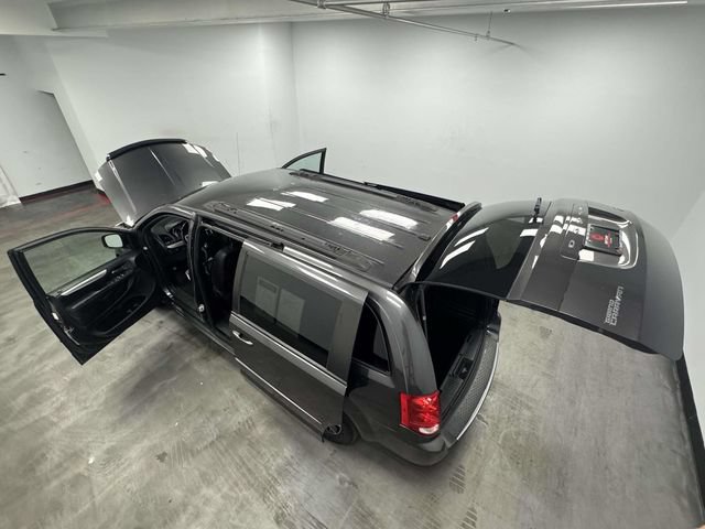 Used 2017 Dodge Grand Caravan GT FWD image 18